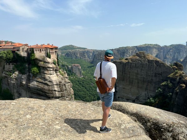 Comment planifier une visite des monastères perchés des Météores en Grèce à moindre coût ?