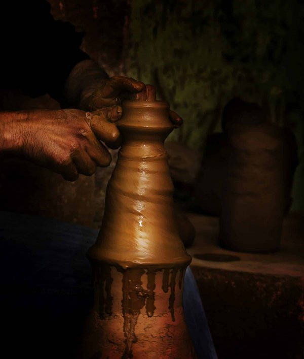 Comment découvrir les traditions de la poterie en Grèce : ateliers et villages recommandés ?